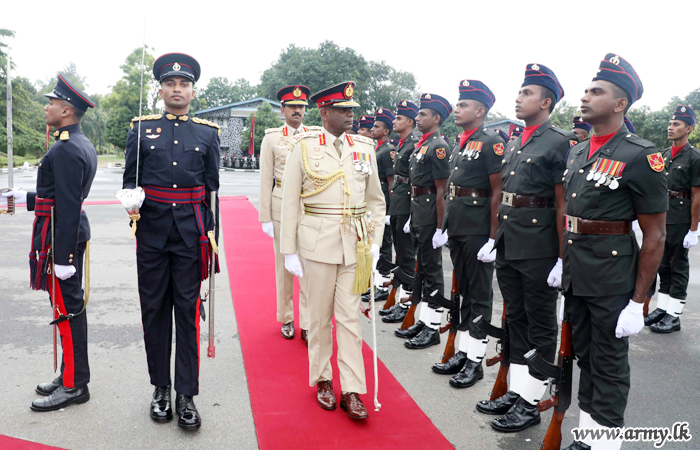 Outgoing 22nd Commander's Mother Regiment, SLE Bids Farewell to General Mahesh Senanayake