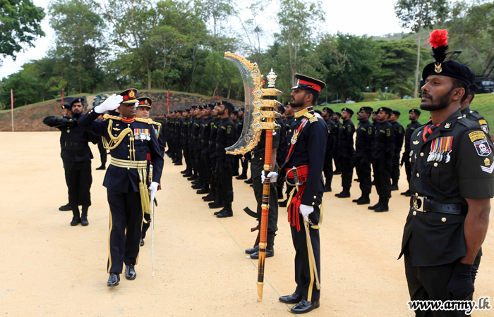 ஜெனரல் மகேஷ் சேனாநாயக்க அவர்கள் விசேட படையணியினால் கௌரவிப்பு