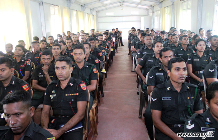 படையினர்களுக்காக அதிகாரம் தொடர்பான செயலமர்வு