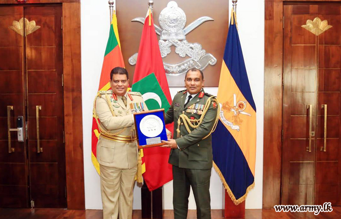 මාලදිවයින් ආරක්‍ෂක හමුදා ප්‍රධානීට හමුදා ගෞරවාචාර පිරිනමයි