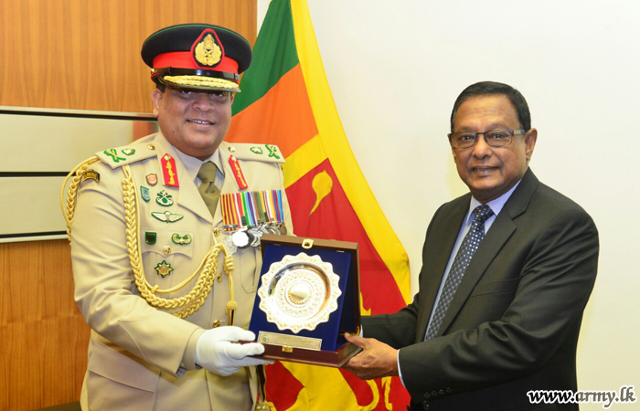 New Commander Calls on Secretary Defence