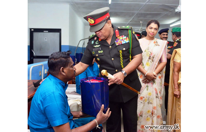 War Heroes at Ragama Ranaviru Sevana Reminisce Battlefield Memories with Visiting Commander  