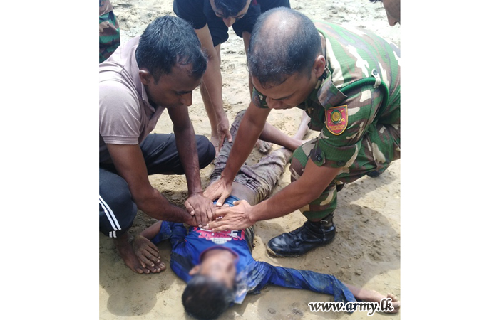 Soldiers Rescue Drowning Mother & Her Two Children in Arasapurakulam Tank