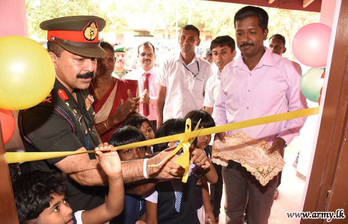 கிளிநொச்சி படையினரால் முழுமையாக்கப்பட்ட இரண்டு கட்டிடங்கள்