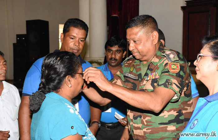 Kilinochchi Troops Coordinate Eye Clinic & Donate Spectacles