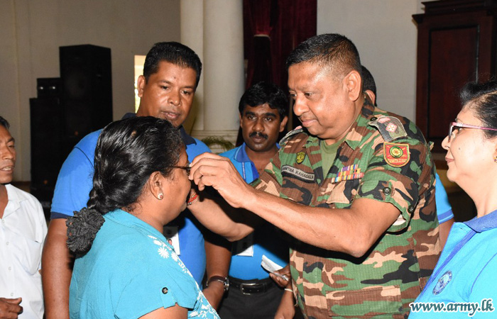 කිලිනොච්චි භටපිරිස් හී සම්බන්ධීකරණයෙන් අක්‍ෂි සායනයක් සහ ඇස් කණ්නාඩි පරිත්‍යාග කිරීමේ වැඩසටහනක්