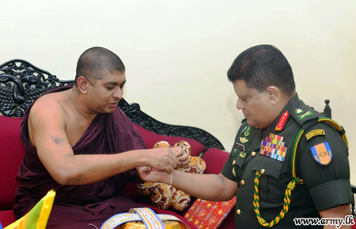 Commander Worships Sri Naga Viharaya in Jaffna Town