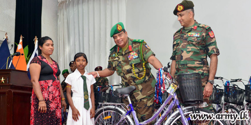 Commander in Jaffna Joins Distribution of Pushbikes to Needy Students  