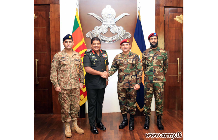 பாகிஸ்தான் இராணுவ உயரதிகாரி இராணுவ தளபதியை சந்திப்பு