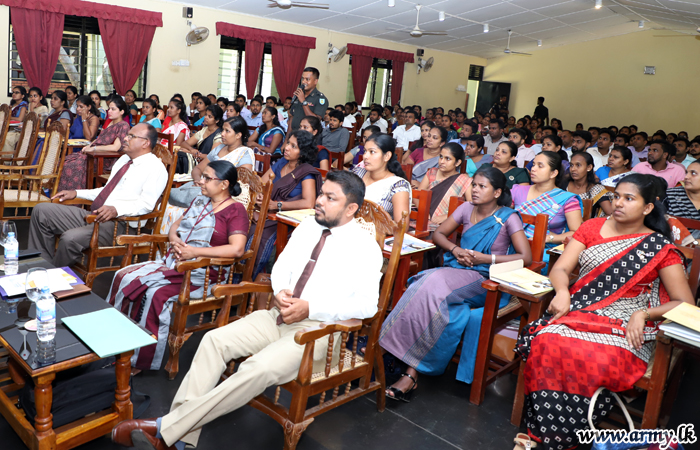 இலங்கை இராணுவத்தினரால் ஆசிரியர்களுக்கு பயிற்சிகள்