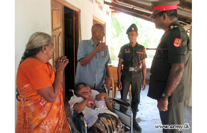 Army Donates Wheelchair to Handicapped Civilian in Jaffna