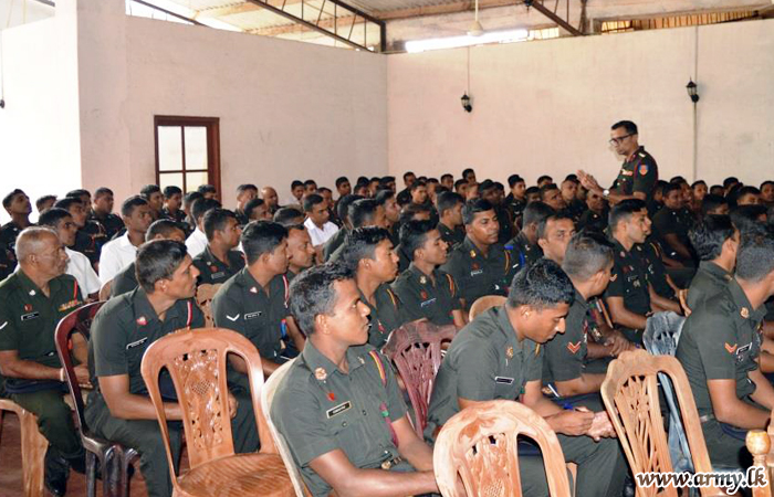 14 වන සේනාංකයේ නිලධාරීන් සහ සෙසුනිලයින් ‘සියදිවි හානිකරගැනීම වැළැක්වීම’ පිළිබඳ දැනුවත් කරයි