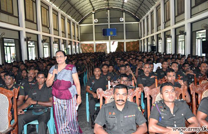 Wanni Troops Listen to Lecture on ‘Family Relations’