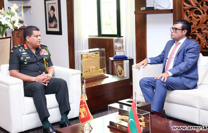 Ambassador for Maldives Meets Commander