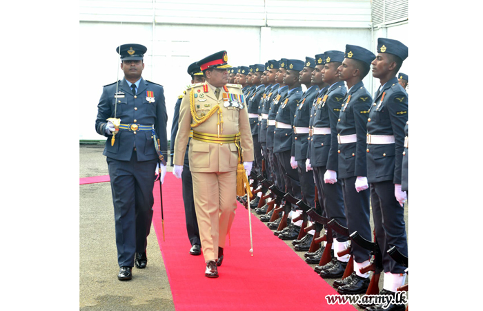 SLAF Colour Wing Salutes Visiting Army Commander