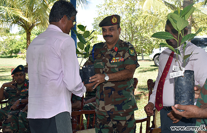 Troops Assist Distribution of Saplings & Fertilizer Packets