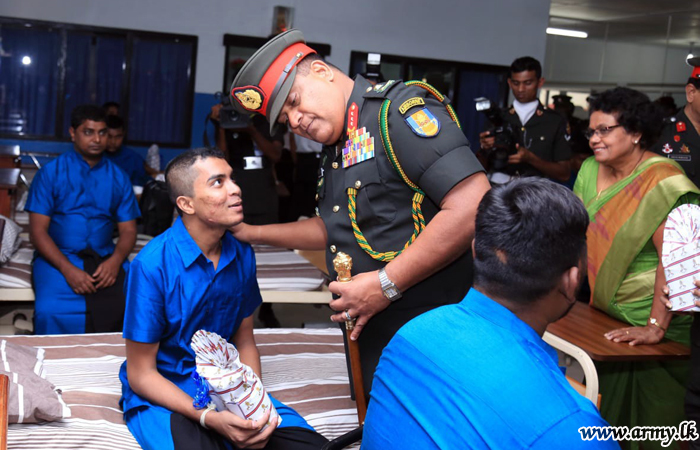 Ragama ‘Ranaviru Sevana’ War Heroes on Army Day Share Thoughts with Commander