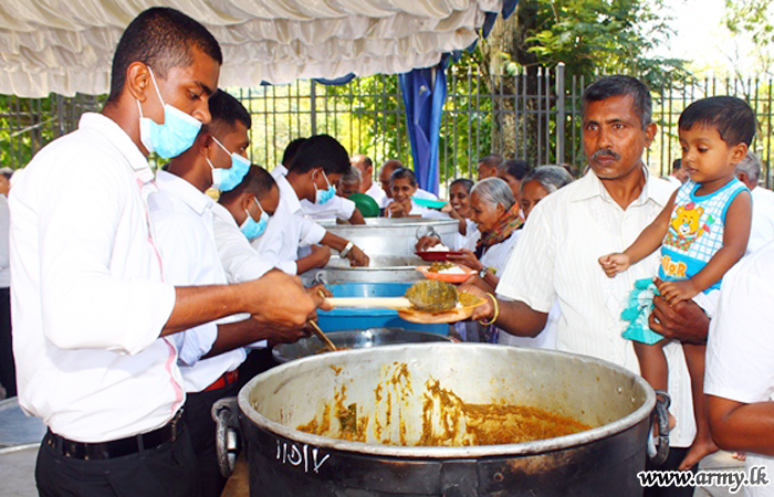 11 Division Troops Assist ‘Aswanu Pooja’ Offerings at Kandy  