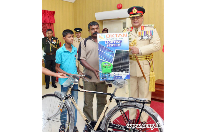Commander in Kilinochchi Hands Out Life-Support Incentives to Former LTTE Combatants & Their Children