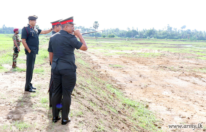 යාපනයේ ආඥාපතිතුමන් පෙරියකුලම් වැවෙහි ඉදිකිරීම් කටයුතු වේගවත් කිරිමට උපදෙස් ලබාදෙයි