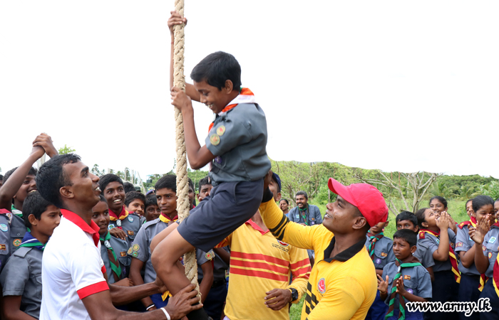 இராணுவத்தினரால் மாணவர்களுக்கு தடை பாதை பயிற்சிகளுக்கு உதவிகள் 