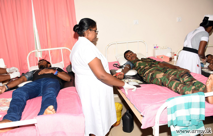தெல்லிபளை புற்றுநோய் வைத்தியசாலையிலுள்ள நோயாளர்களுக்கு இரத்ததானங்கள்