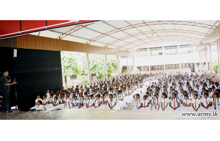 அவசர நிலையில் தயாராகுவது தொடர்பாக மாணவர்களுக்கு விரிவுரைகள்