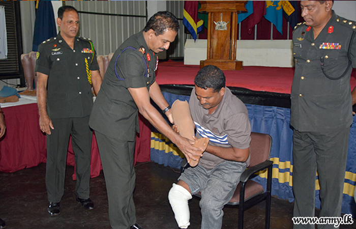 Wanni Troops Organize Distribution of Artificial Limbs for Civilians