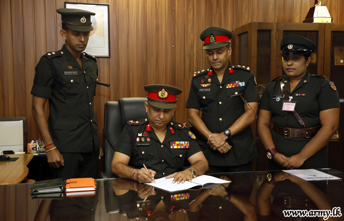 புதிய இராணுவ நிறைவேற்று பணிப்பாளர் நாயகமாக மேஜர் ஜெனரல் நவில் வீரசிங்க பதவியேற்பு