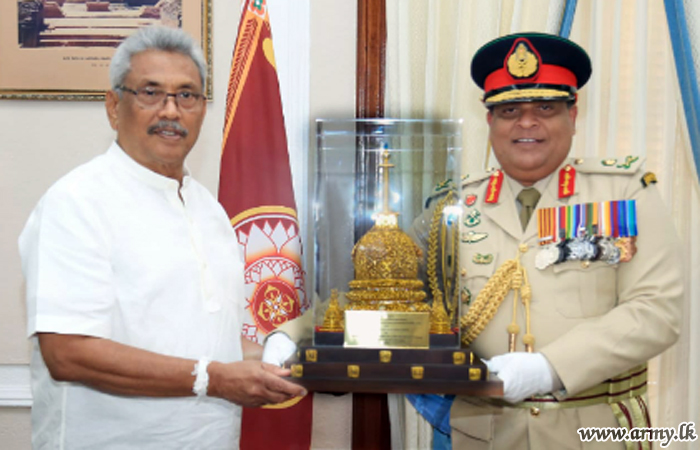 Commander Pays First Courtesy Call on the New President         