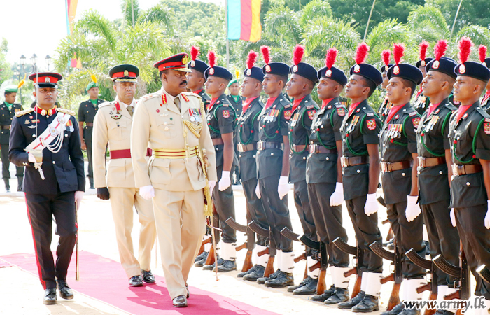 Newly-Promoted 52 Div GOC Greeted