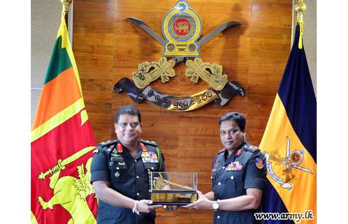ஓய்வு பெற்றுச் செல்லும் இராணுவ உயரதிகாரிக்கு இராணுவ தளபதி வாழ்த்துக்கள்