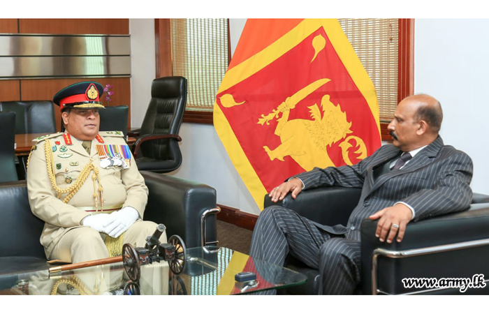 Commander Extends Formal Courtesies to New Secretary Defence