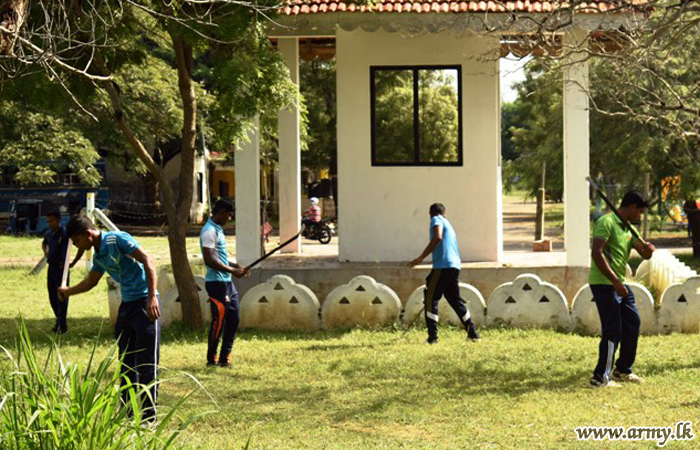 Troops with Others Conduct Temple Cleaning