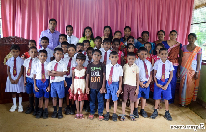 படையினரின் ஏற்பாட்டில் சிறார்களுக்கு பாடசாலை உபகரணங்கள் வழங்கி வைப்பு