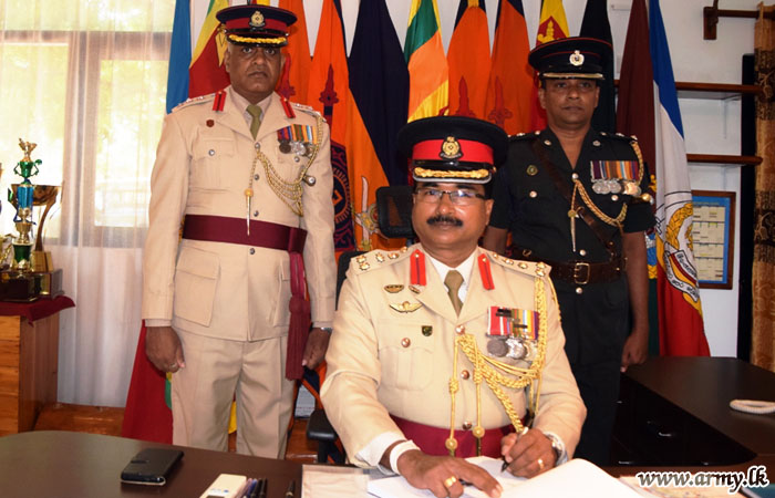 New 23 Division GOC Assumes Office