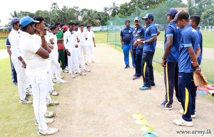 SFHQ-J Gets Veterans to Train Jaffna Youths for Cricket