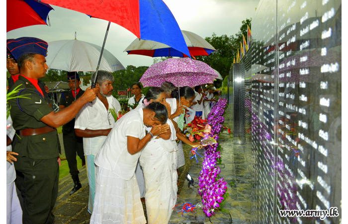 ශ්‍රී ලංකා ඉංජිනේරු බලකා භටපිරිස් මියගිය රණවිරුවන් අනුස්මරණය කරයි