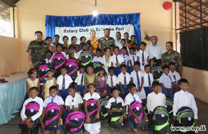 662 Brigade Coordinates Donation of School Accessories for Poor Students 