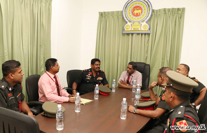 மேற்கு பாதுகாப்பு படைத் தளபதியவர்கள் படைத் தலைமையகங்களுக்கான விஜயம்