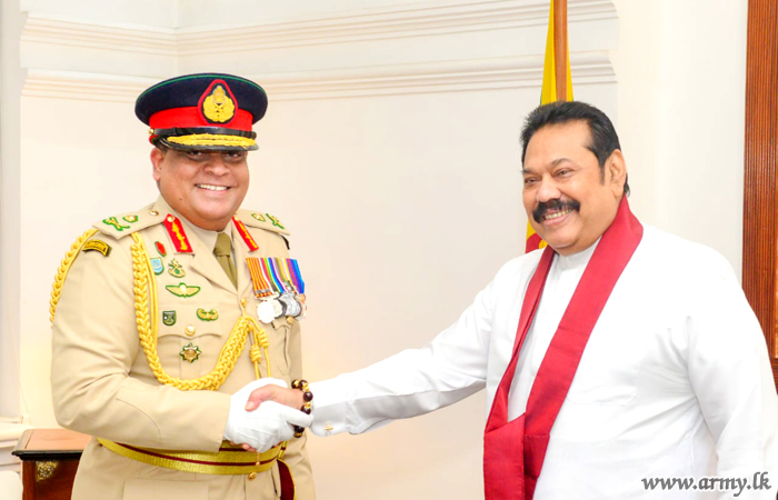Commander Extends Courtesies to New Prime Minister 