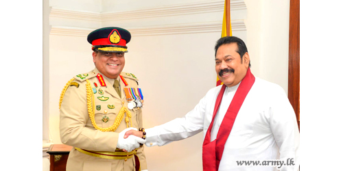 Commander Extends Courtesies to New Prime Minister 