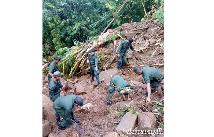 மத்திய படையினரால்  மண்சரிவில்  பலியானவர்ளை மீட்கும்  நடவடிக்கை 