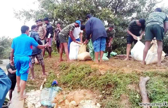படையினரால் குளக்கட்டு அடைப்பு பணிகள்