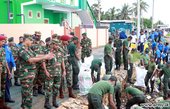 යාපනයේ කලපුව පිරිසිදු කිරීම සඳහා යුද්ධ හමුදා සාමාජිකයන් සිය ගණනනක් සහභාගී වේ