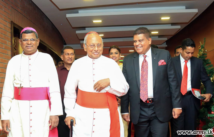 යුද්ධ හමුදා නත්තල් කැරෝල් ගී ප්‍රසංගය සමඟ නෙළුම් පොකුණ රඟහල වර්ණවත් විය