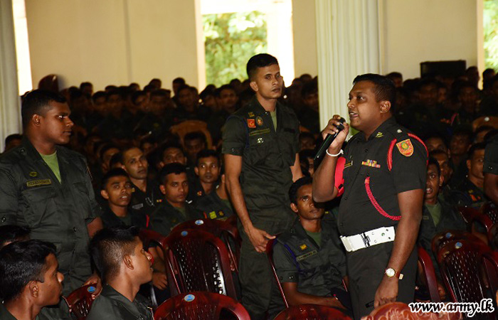 கிளிநொச்சி இராணுவத்தினருக்கு மனித உரிமைகள் தொடர்பான செயலமர்வு