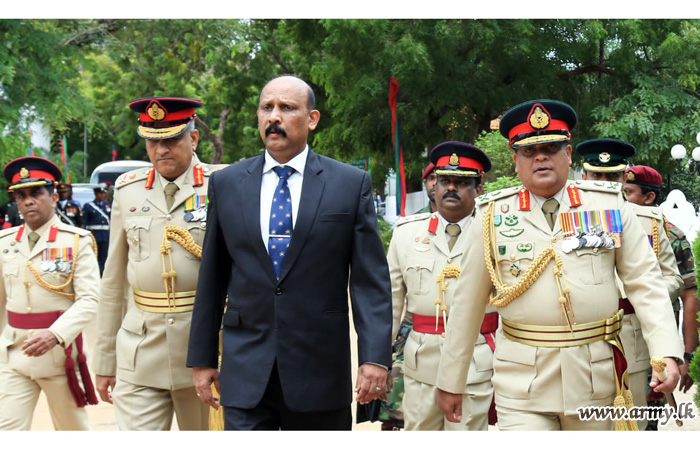 Four-digit Number Jaffna's Tri Service & Police Personnel Lend Warm Welcome to Secy Defence 