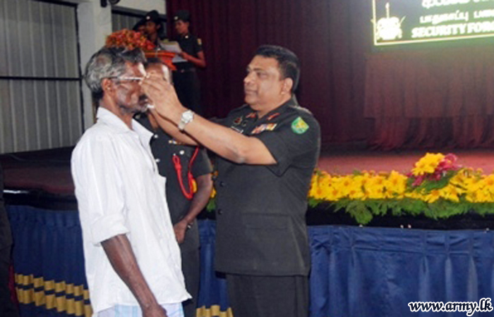 வன்னி படையினரால் பொது மக்களிற்கான நடமாடும் சேவை  