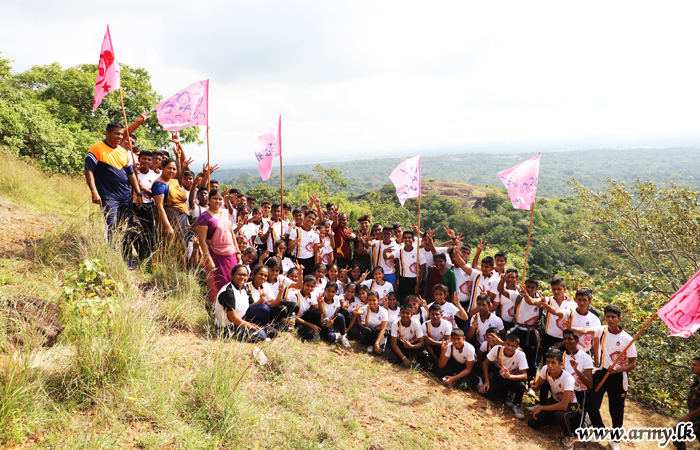 Pinnawala Students Learn About ‘Leadership’